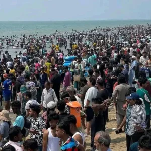 কক্সবাজার সৈকতে ঘুরতে গিয়ে ৩ দিনে ২৮ শিশু দলছুট, উদ্ধার করে হস্তান্তর