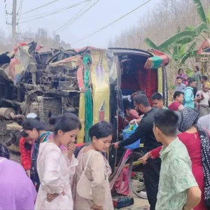 রাঙ্গামা‌টিতে যাত্রীবা‌হী বাস উল্টে আহত ২০