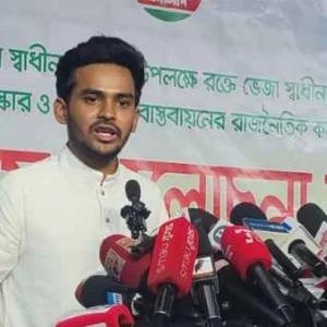 সরকারের ঘনিষ্ঠ কেউ তেল মজুত করছে: আসিফ মাহমুদের অভিযোগ