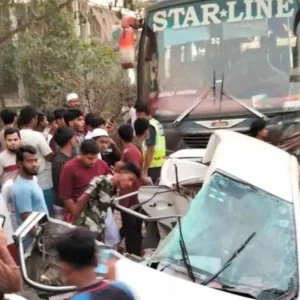 প্রাইভেটকারে বাসের ধাক্কা, নারী-শিশুসহ কুমিল্লায় নিহত ৪