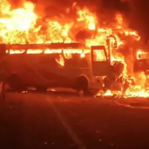 ভারতে বাস ও লরির সংঘর্ষে ভয়াবহ অগ্নিকাণ্ড, নিহত অন্তত ১২