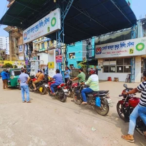 ফেনীতে ড্রাইভিং লাইসেন্স ও কাগজপত্র ছাড়া যানবাহনে তেল না দেওয়ার নির্দেশ