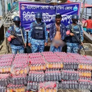 মিয়ানমারে পাচারের সময় বিপুল পরিমাণ কোমল পানীয় জব্দ, ফিশিংবোটসহ আটক ১ 