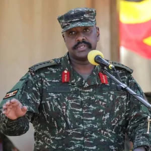 ইসরায়েলের পক্ষ হয়ে ইরানের বিরুদ্ধে লড়াইয়ের কড়া হুঁশিয়ারি উগান্ডা সেনাপ্রধানের