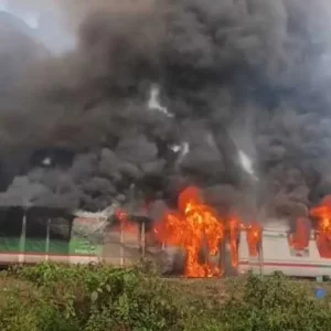ঢাকাগামী চট্টলা এক্সপ্রেসে ভয়াবহ আগুন