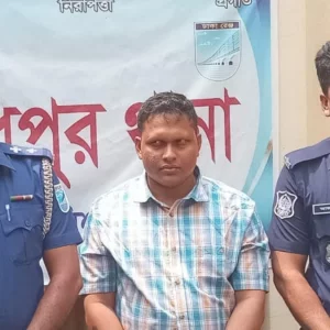 পুলিশের এসআই সেজে ওসির কাছে তদবির, যুবক আটক 