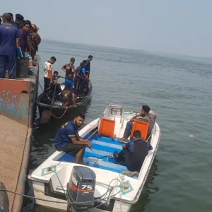 দৌলতদিয়ায় দুর্ঘটনা: নিখোঁজের খবরে পদ্মায় স্পিডবোটে দিনভর চিরুনি তল্লাশি