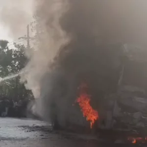 চলন্ত যাত্রীবাহী বাসে ভয়াবহ আগুন