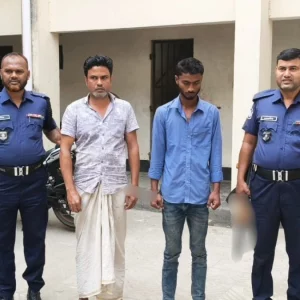 ছেলেকে চোর সন্দেহে মা-বাবাকে মারধরের ঘটনায় গ্রেপ্তার ২