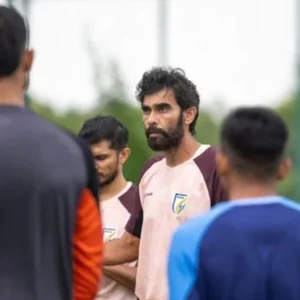 আপন ঘরে পরবাসী ভারত, কোচ-খেলোয়াড়কে স্টেডিয়ামে প্রবেশে বাধা