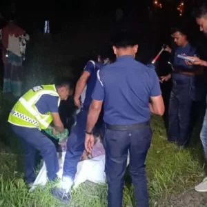 ট্রেনে কাটা পড়ে মা-ছেলেসহ নিহত ৫ জনের পরিবার পেলো ২৫ হাজার করে টাকা