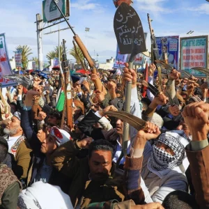 এবার যুদ্ধে যোগ দিয়ে ইসরায়েলে ক্ষেপণাস্ত্র হামলা চালালো হুথি বিদ্রোহীরা