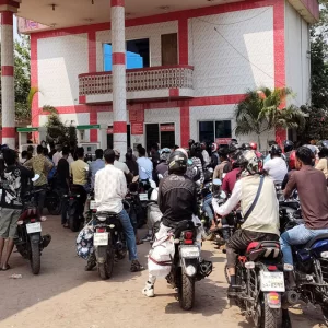 তেল সংকটে মহাসড়কে কমেছে যানবাহন, ব্যাহত বোরো আবাদ