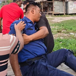 চাটমোহর স্টেশনে চলন্ত ট্রেন থেকে পড়ে পুলিশ সদস্য আহত