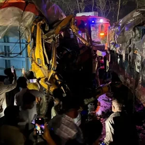 বগুড়ায় বাস-ট্রাকের ত্রিমুখী সংঘর্ষ, আহত ১৫