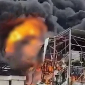 ইসরায়েলের শিল্পাঞ্চলে ইরানি ক্ষেপণাস্ত্র হামলায় ব্যাপক অগ্নিকাণ্ড