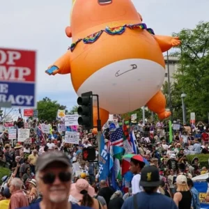 ট্রাম্পবিরোধী আন্দোলনে উত্তাল যুক্তরাষ্ট্র, রাস্তায় লাখ লাখ মানুষ