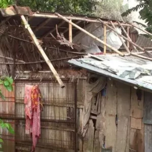 সাতক্ষীরায় কালবৈশাখীর তাণ্ডব ও শিলাবৃষ্টি, ঘরবাড়ি লণ্ডভণ্ড