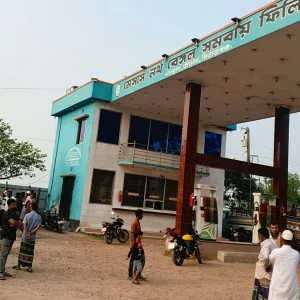 অবৈধ মজুতকৃত পেট্রোল বিক্রির টাকা কোষাগারে দিলেন ইউএনও, অভিযোগ ওঠায় তদন্ত