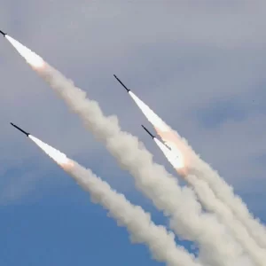 কুয়েতের সামরিক শিবিরে ইরানের হামলা, আহত ১০