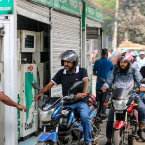 অবৈধ তেল মজুতদারদের তথ্য দিলেই মিলবে লাখ টাকা পুরস্কার