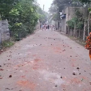 বিয়ের অনুষ্ঠানে চেয়ারে বসা নিয়ে দুই গ্রুপের সংঘর্ষে শতাধিক ককটেল বিস্ফোরণ