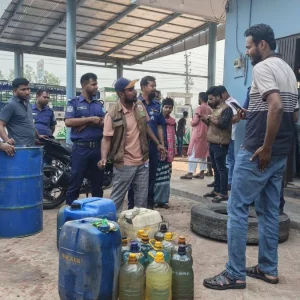 নারায়ণগঞ্জ থেকে অবৈধভাবে আনা জ্বালানি তেল কেরানীগঞ্জে জব্দ