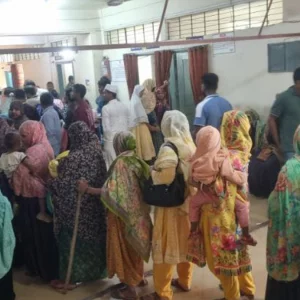 দিনাজপুরে সর্দি, জ্বর ও ডায়েরিয়ার প্রাদুর্ভাব, স্বাস্থ্য কমপ্লেক্সে বাড়েছে রোগীর চাপ