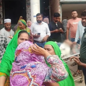 চুয়াডাঙ্গায় ফুয়েল কার্ড নিতে দীর্ঘ লাইন, স্ট্রোকে প্রাণ গেল একজনের