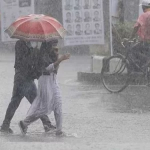 রাজধানীতে দমকা হাওয়ার সঙ্গে বজ্রবৃষ্টির পূর্বাভাস, কমতে পারে তাপমাত্রা 