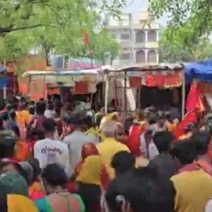 ভারতে পূজা দেওয়ার সময় মন্দিরে পদদলিত হয়ে নিহত ৮