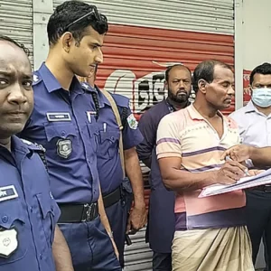 জ্বালানিতেল মজুত করে জরিমানার কবলে মুদিদোকানি