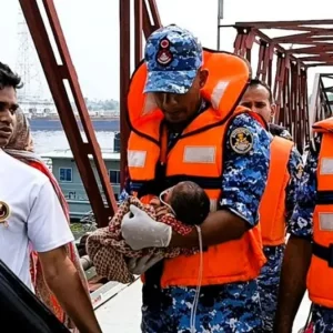 লঞ্চে অসুস্থ নবজাতককে উদ্ধার করে হাসপাতালে পাঠালো কোস্ট গার্ড