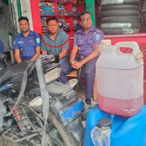 খোলা বাজারে পেট্রোল বিক্রি, ব্যবসায়ীর ৭ দিনের জেল