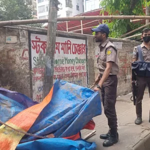 ফুটপাত-সড়ক দখলমুক্তে মগবাজার থেকে বাংলামোটর পর্যন্ত ডিএমপির অভিযান