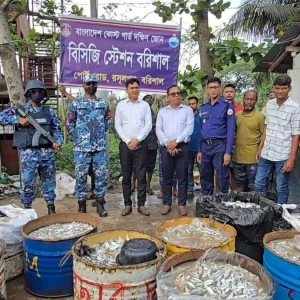 যাত্রীবাহী বাস থেকে ১৭০০ কেজি জাটকা উদ্ধার, পরে এতিমখানায় বিতরণ