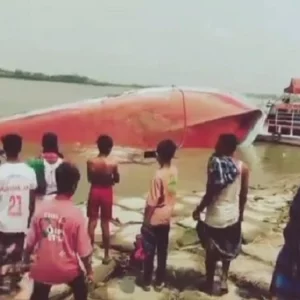 বরিশালে চরমোনাই ঘাটে লঞ্চডুবি