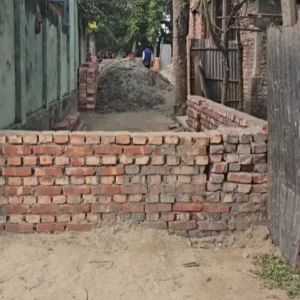 প্রেমঘটিত বিরোধের জেরে চলাচলের রাস্তায় বন্ধ, অবরুদ্ধ ২৫ পরিবার