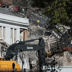 হোয়াইট হাউসে ‘৯০ হাজার বর্গফুটের বলরুম’ তৈরির কাজ স্থগিত করে দিলো আদালত