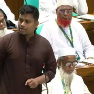 ‘পাম্প বন্ধ হয়ে যাচ্ছে, গাড়ির সারি মন্ত্রী কি দেখতে পাচ্ছেন না’