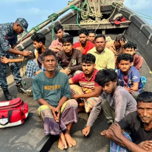 বঙ্গোপসাগর ভাসমান ১৫ জেলেকে চারদিন পর উদ্ধার করল নৌবাহিনী