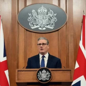 ট্রাম্পের সমালোচনার মুখেও ‘ইরান যুদ্ধে না জড়ানোর’ ঘোষণা ব্রিটিশ প্রধানমন্ত্রীর