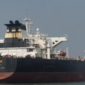 সৌদি আরব থেকে আসছে আরও ১ লাখ টন অপরিশোধিত তেল