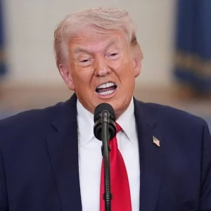 ইরান যুদ্ধে ন্যাটো ও ইউরোপকে পাশে পেতে ‘উন্মত্ত’ কূটনীতি ট্রাম্পের