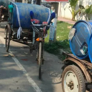 ৬ ড্রাম জ্বালানি তেল জব্দ করে পুলিশে দিলেন হুইপ বকুল