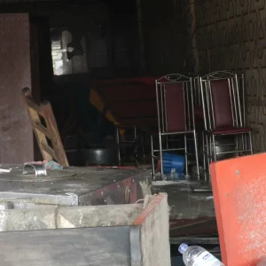 মাদারীপুরে দুইপক্ষের সংঘর্ষে অর্ধশত ককটেল বিস্ফোরণ, দোকানপাট ভাঙচুর