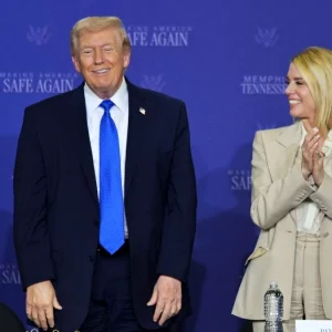 যুদ্ধের মধ্যেই এবার অ্যাটর্নি জেনারেলকে বরখাস্ত করলেন ট্রাম্প