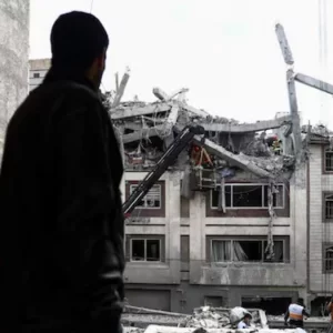 ইরানে মার্কিন হামলায় যুদ্ধাপরাধের আশঙ্কা, ট্রাম্পকে শতাধিক আইন বিশেষজ্ঞের খোলা চিঠি