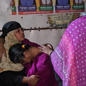 বুড়িগঙ্গায় ট্রলারের ধাক্কায় নৌকাডুবি, যুবক নিখোঁজ