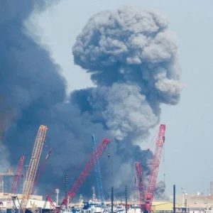 একদিনে আমিরাতে ২২ ক্ষে’পণাস্ত্র ও ৪৭ ড্রোন হা’মলা চালিয়েছে ইরান